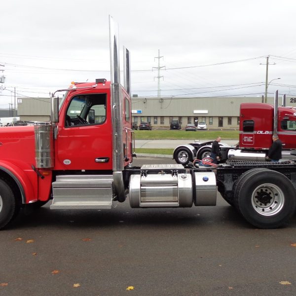 2026 Peterbilt 589 – Camion fardier Day Cab