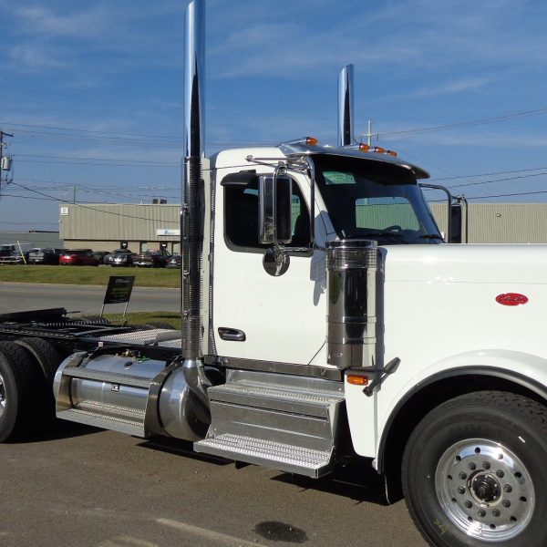 2026 Peterbilt 589 - camion Fardier