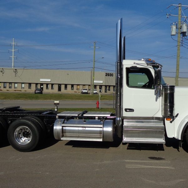 2026 Peterbilt 589 - camion Fardier