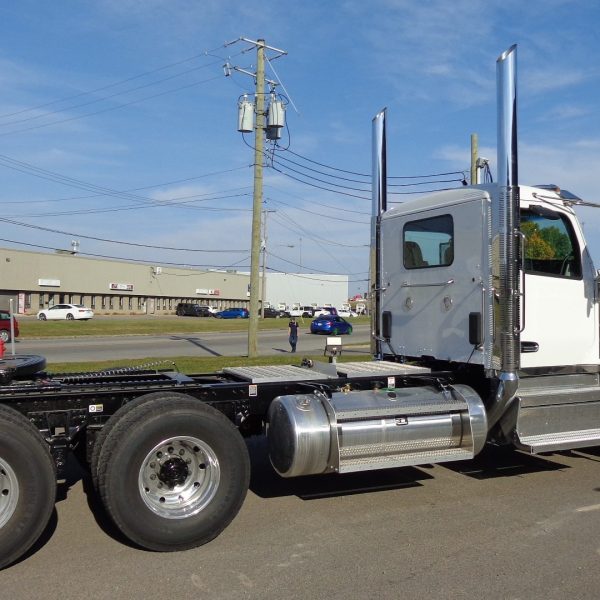 2026 Peterbilt 589 - camion Fardier