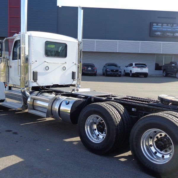 2026 Peterbilt 589 - camion Fardier