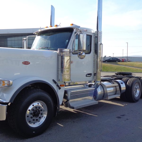 2026 Peterbilt 589 - camion Fardier