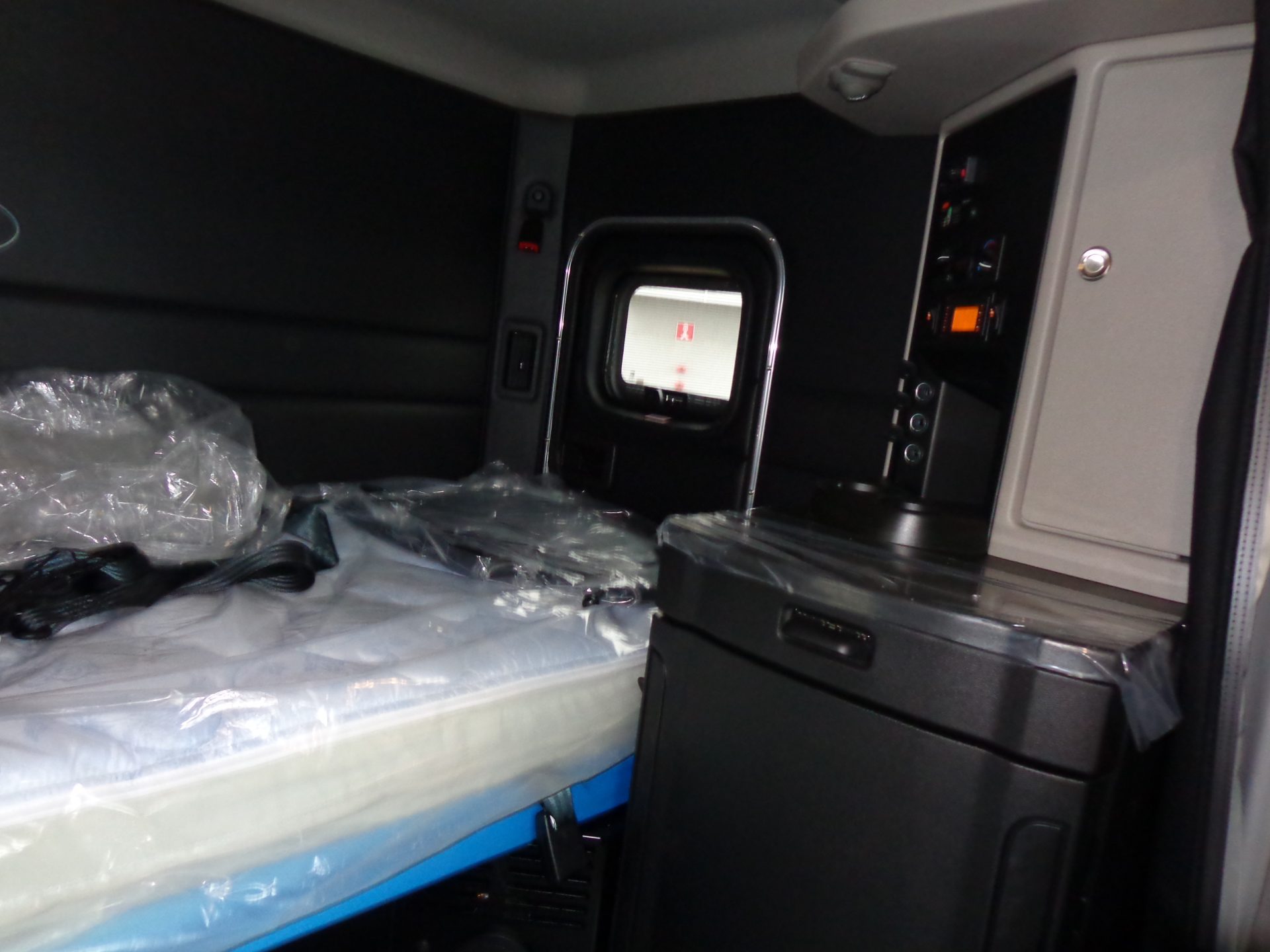 2027 Peterbilt 589 14,6 x 46.000 lbs 72 FT