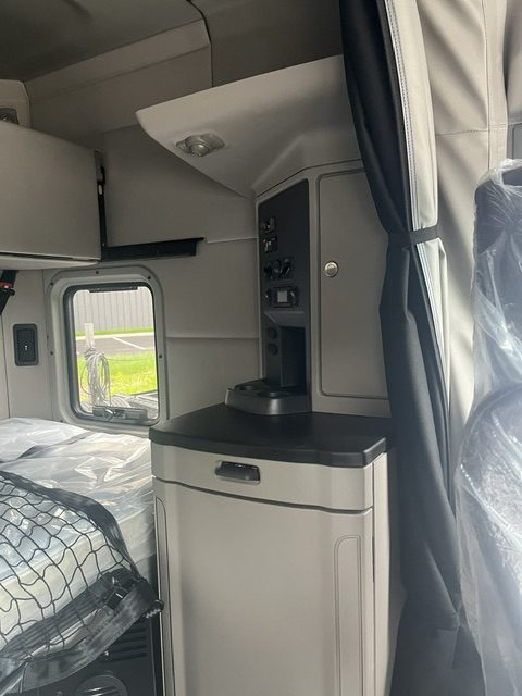 2027 Peterbilt 567 – Northsea gray