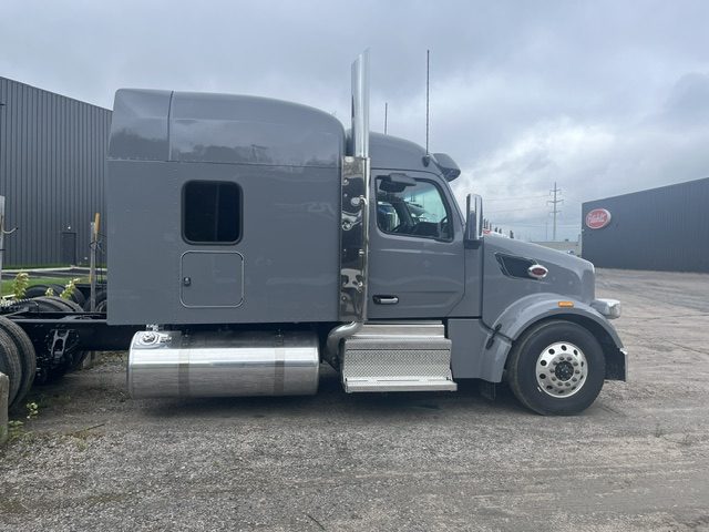 2027 Peterbilt 567 – Northsea gray
