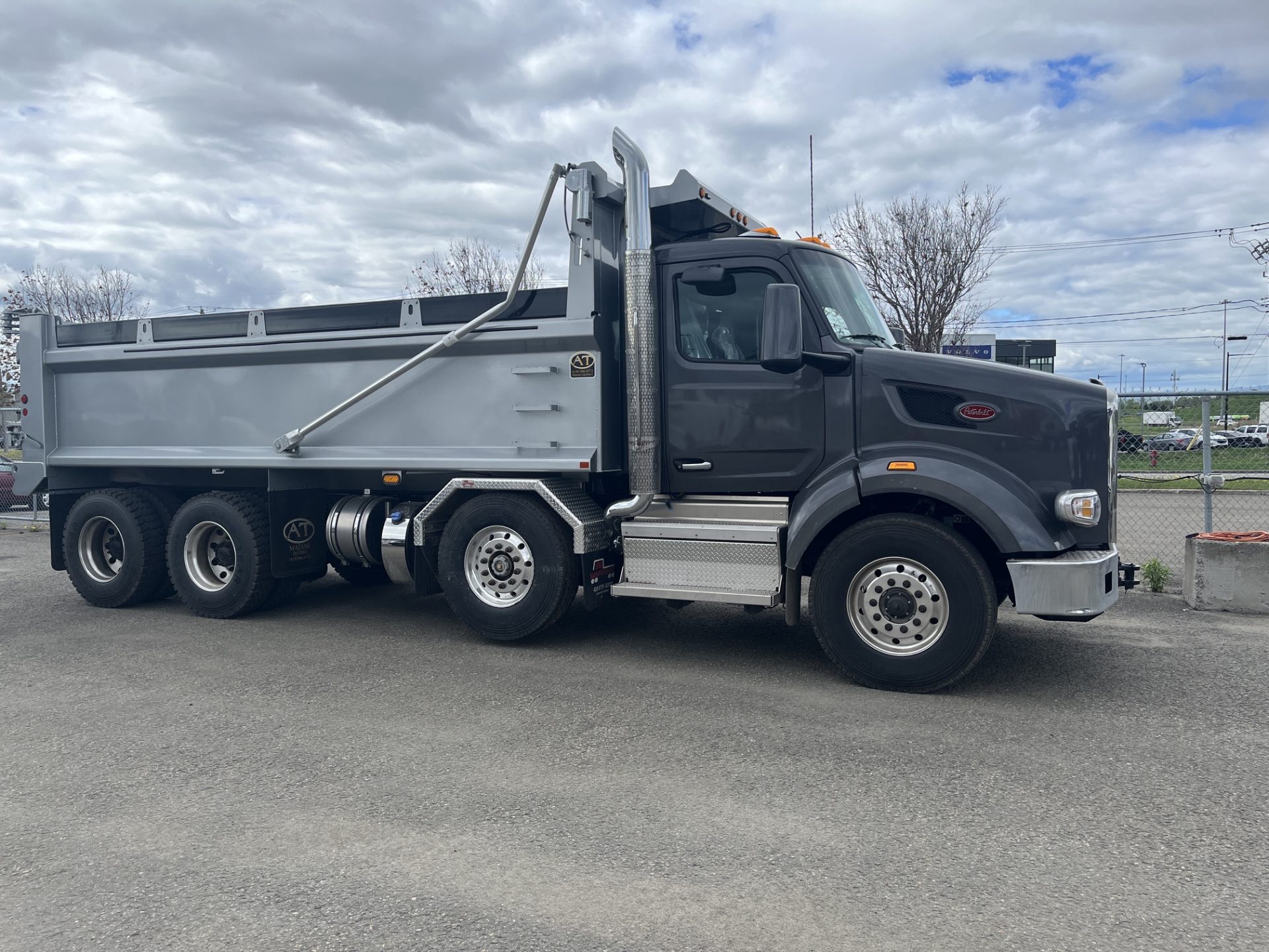 2027 Peterbilt 567 – Gray