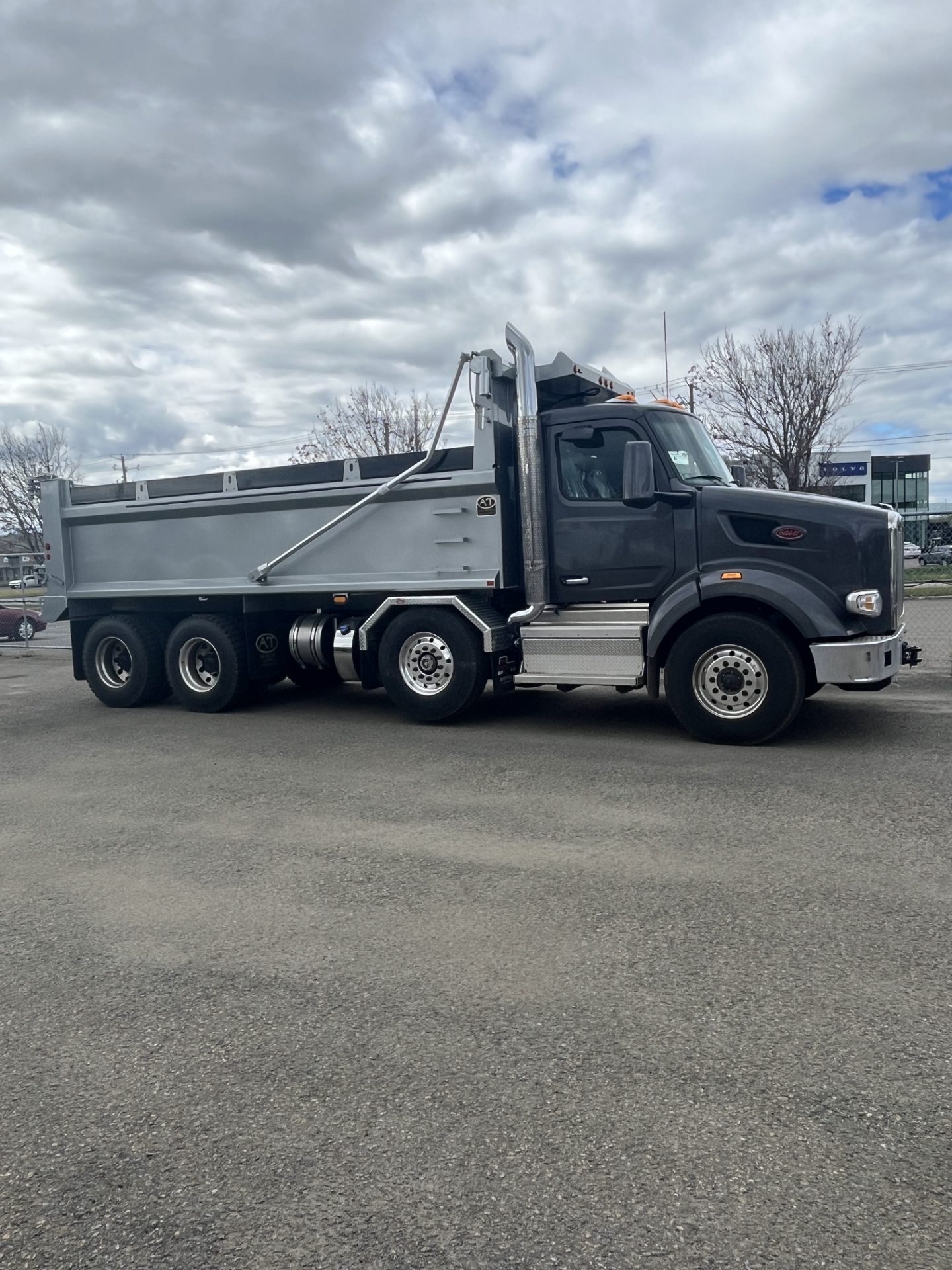 2027 Peterbilt 567 – Gray