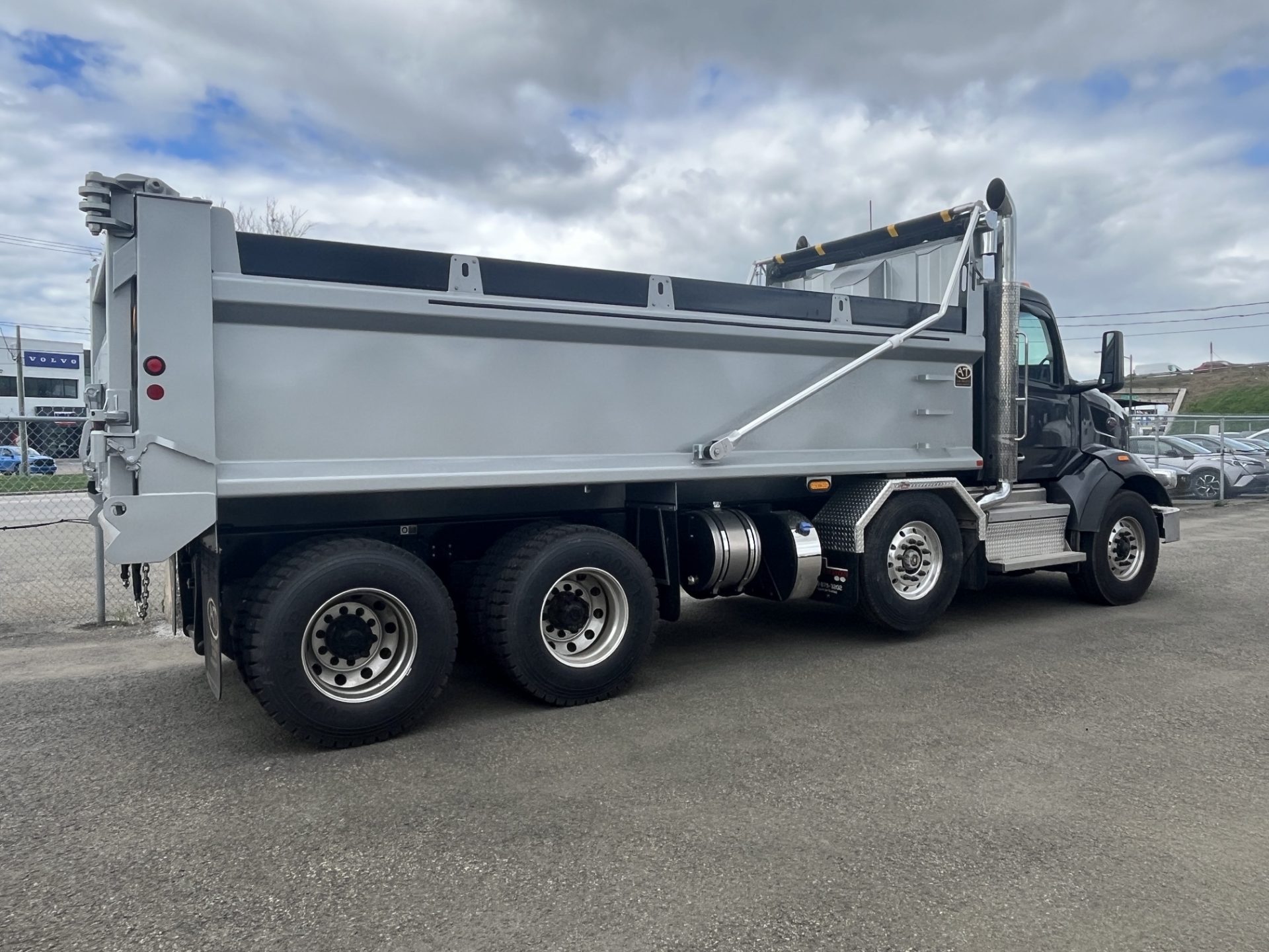 2027 Peterbilt 567 – Gray