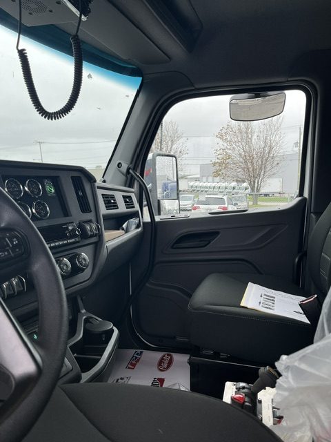 2027 Peterbilt 548 – White