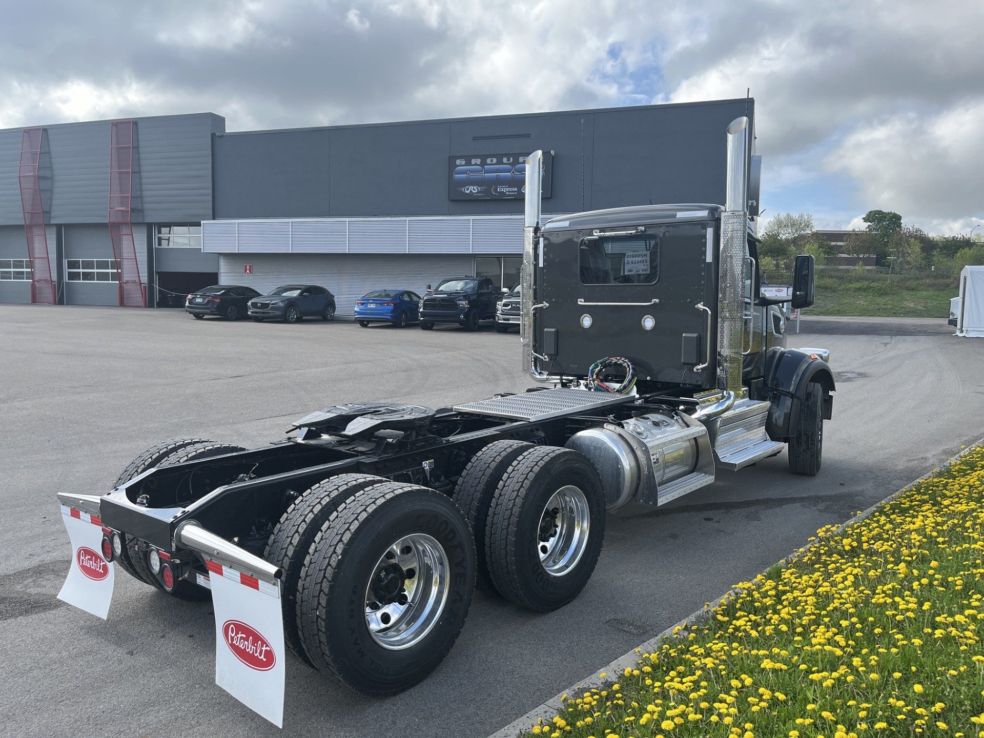 New Peterbilt Model 567 Truck - Carbon Gray