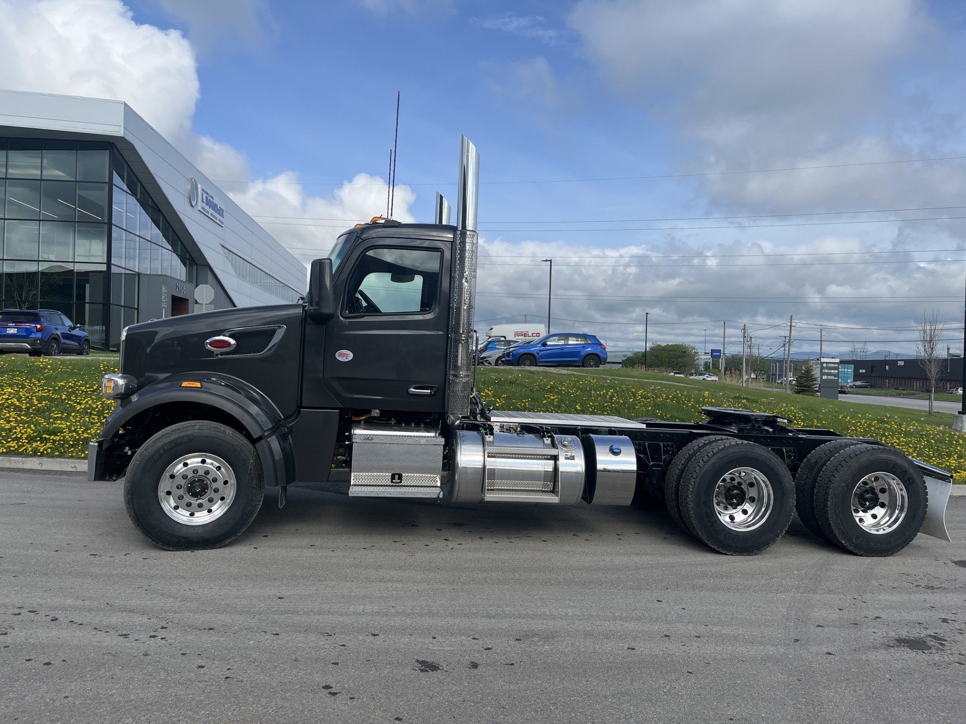 New Peterbilt Model 567 Truck - Carbon Gray