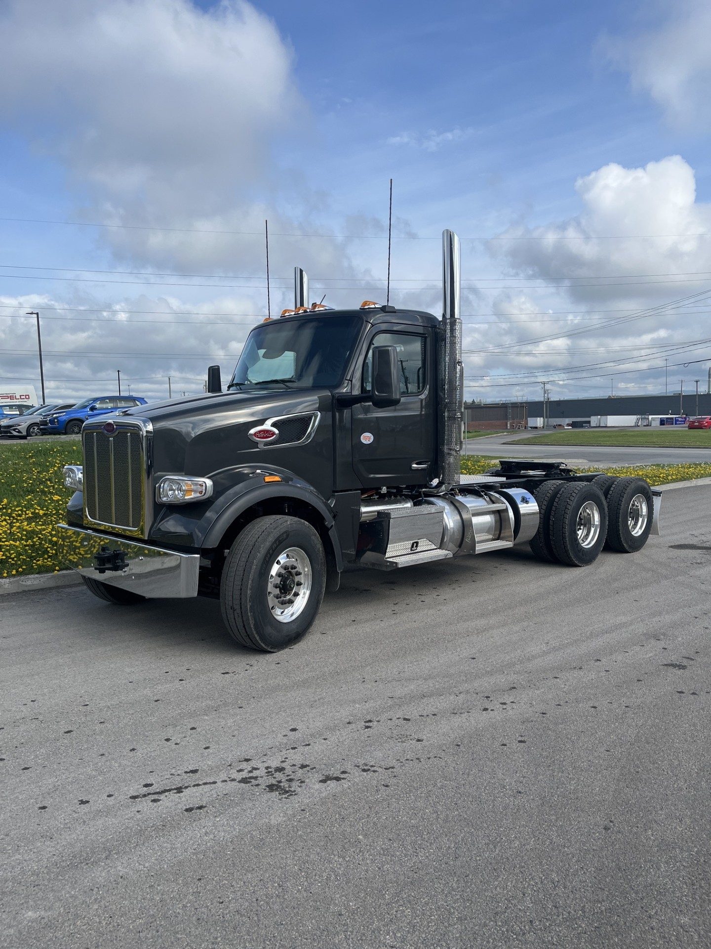 New Peterbilt Model 567 Truck - Carbon Gray