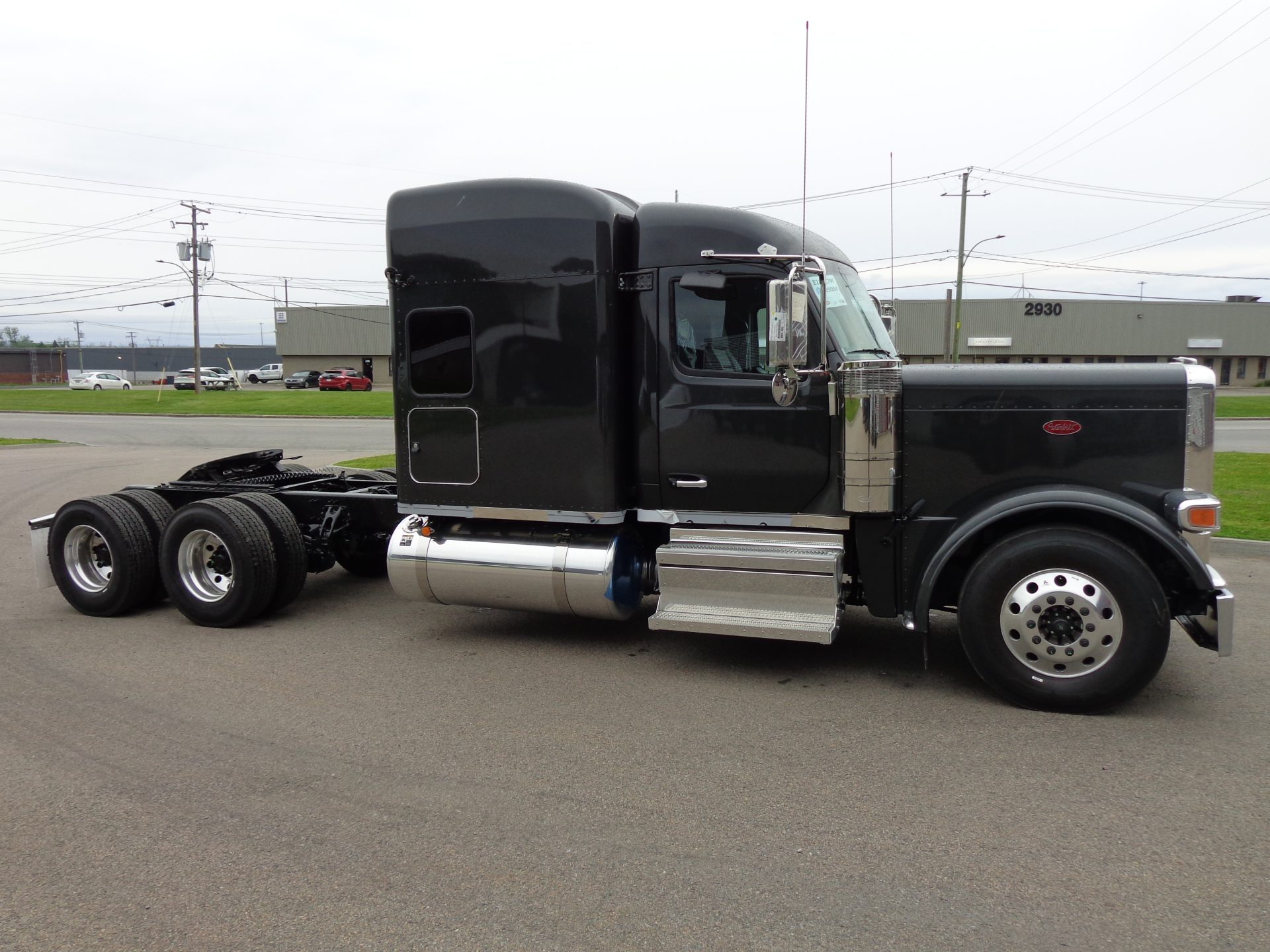 Peterbilt 589 2027 GRAY