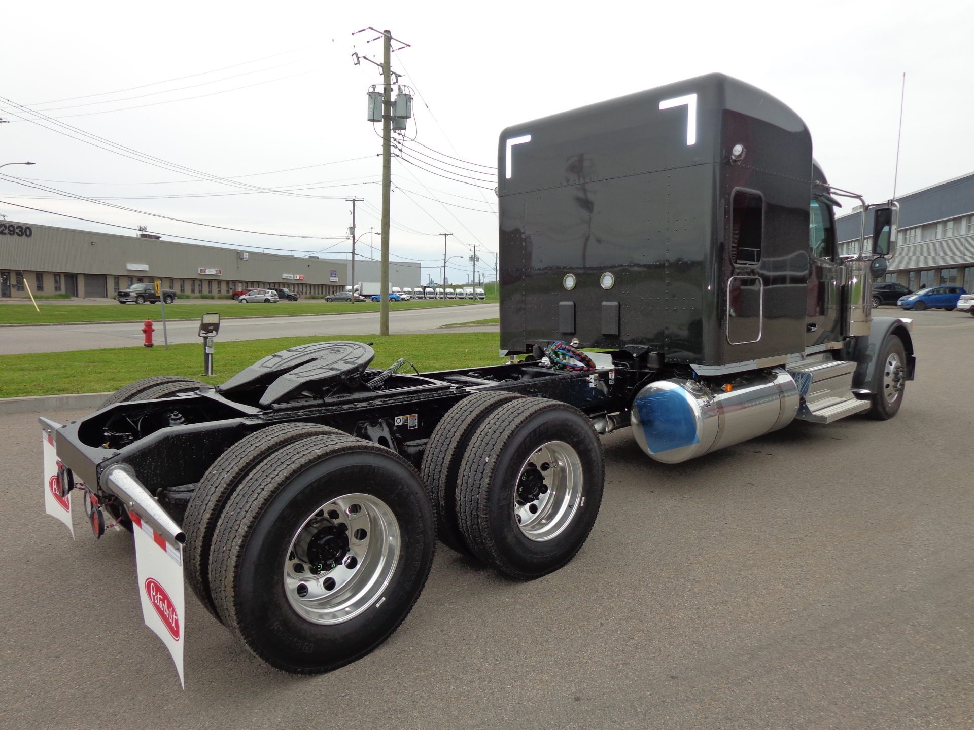 Peterbilt 589 2027 GRAY