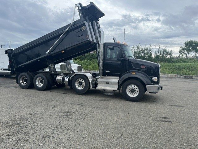 2027 Peterbilt 567 – Noir