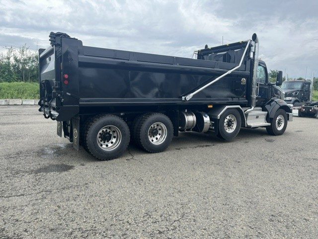 2027 Peterbilt 567 – Noir