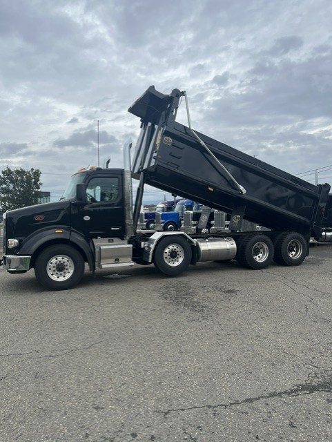2027 Peterbilt 567 – Noir