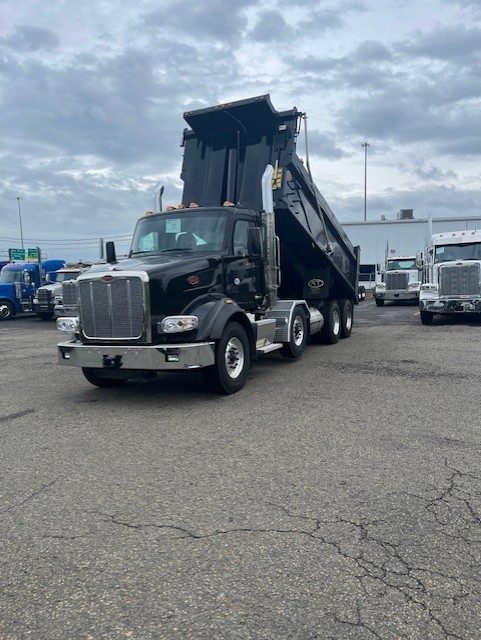 2027 Peterbilt 567 – Noir