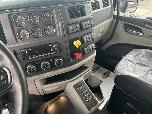 2027 Peterbilt 567 – Noir