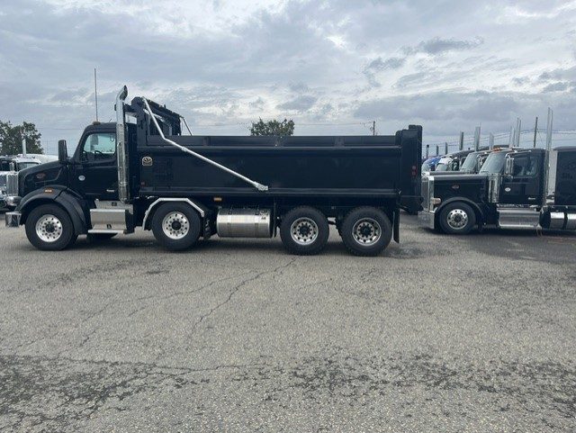 2027 Peterbilt 567 – Noir