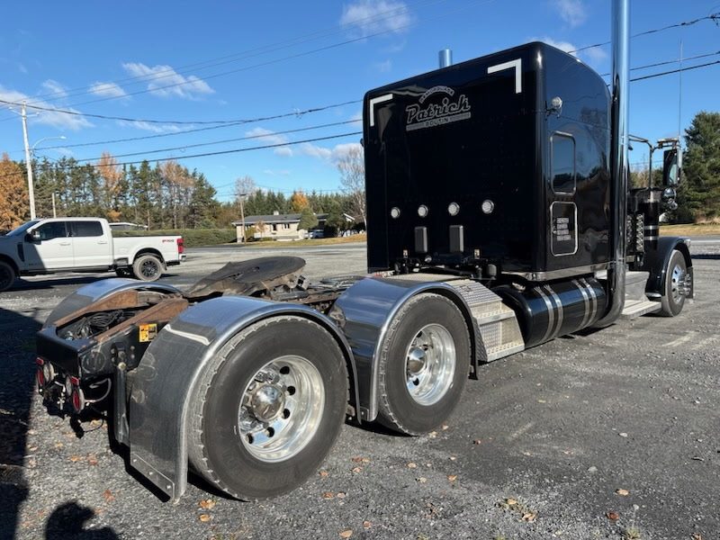 Peterbilt 589 2025