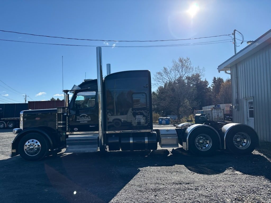 Peterbilt 589 2025
